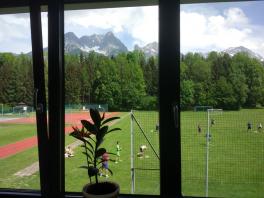 Blick auf den schönen Sportplatz